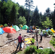 8月：夏山、夏休み、お盆イメージ